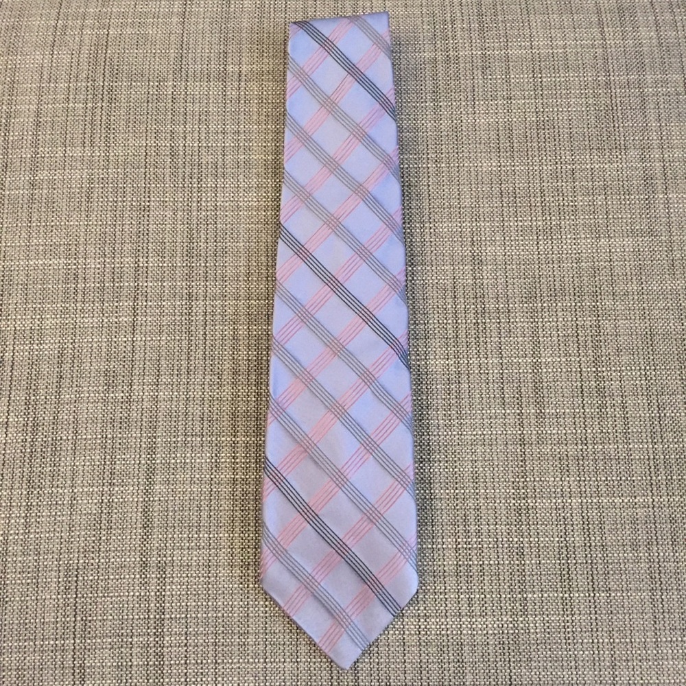 Lovely Saks Fifth Avenue Tie